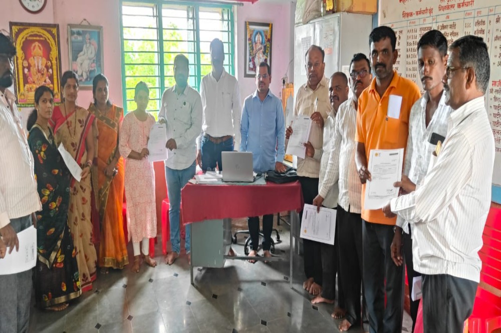 मार्डी सर्कलमध्ये 112 शैक्षणिक व विविध दाखल्यांचे वाटप